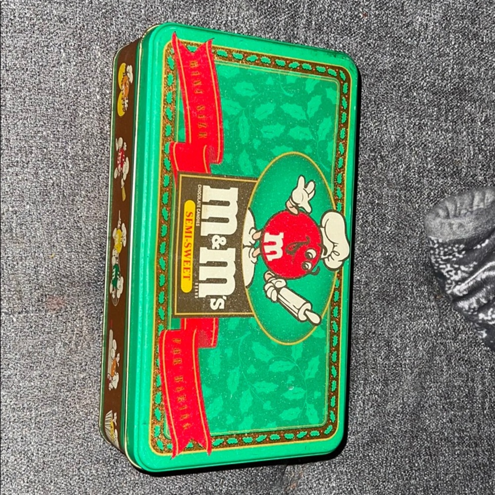 Free** Read description: M&M tin